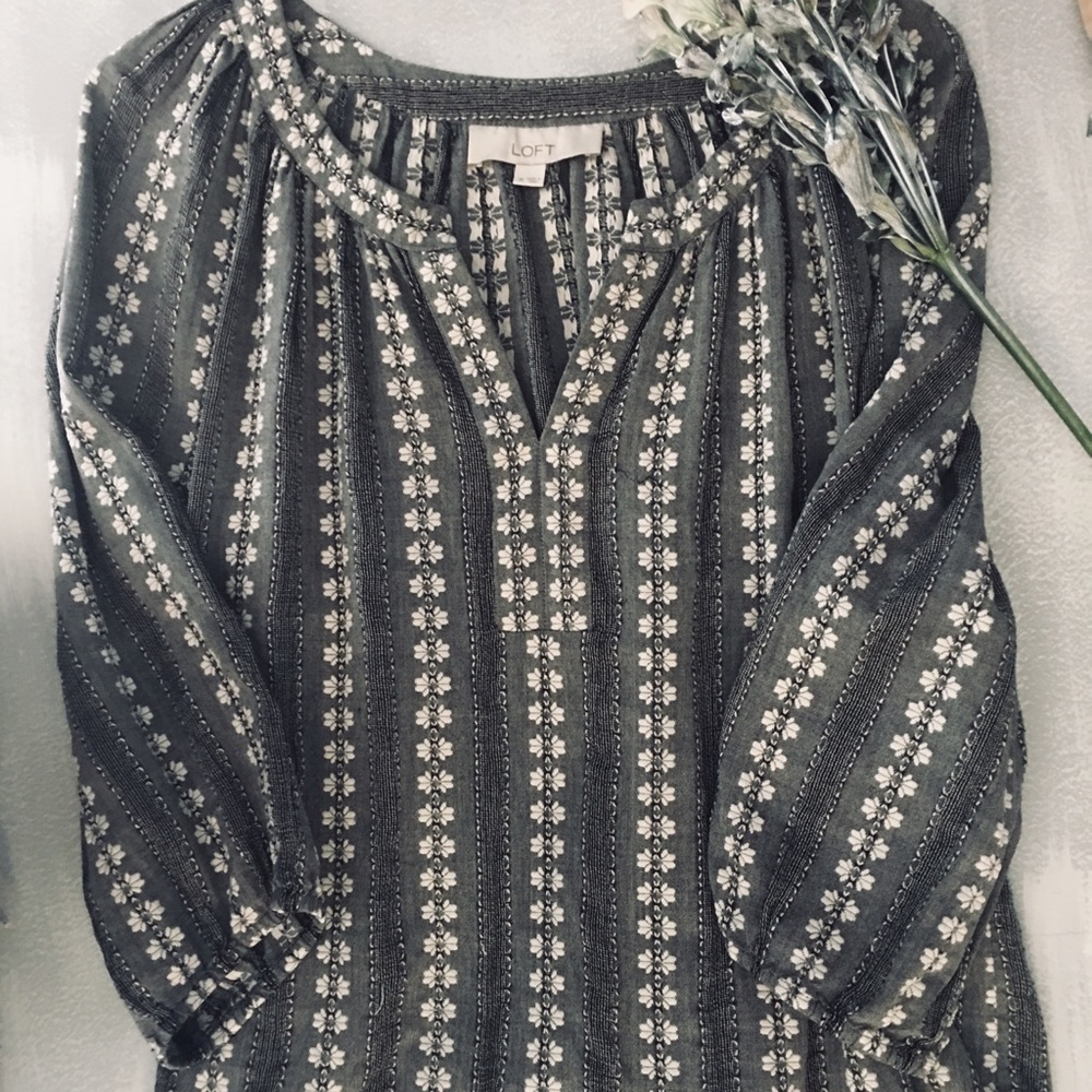 🌻Ann Taylor loft woman’s blouse adorable 💋